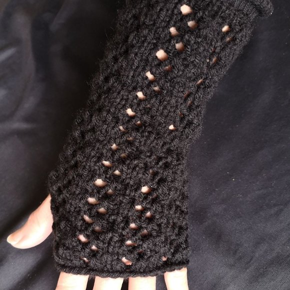 Black Handmade Ajour Knit Fingerless Gloves ArmWarmer Product of Canada - Picture 2 of 7